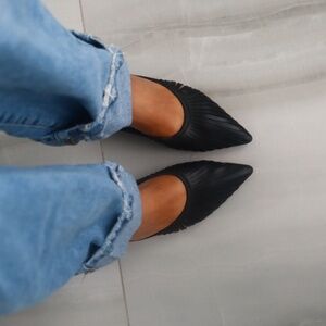 Pointed Toe Kitten Heel Mules